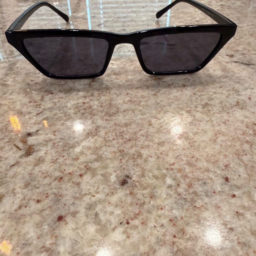 Classic Black Rectangular Sunglasses